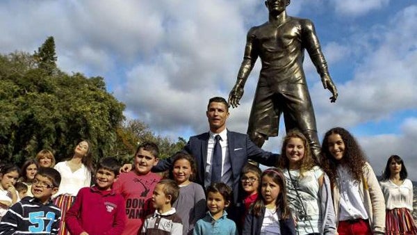 Imagem de Goa vai homenagear com estátuas futebolistas Cristiano Ronaldo e Maradona