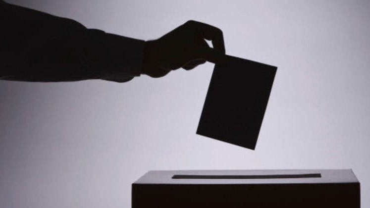 Parlamento prolonga para 2022 regras para voto de eleitores confinados