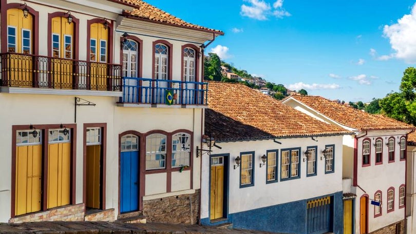 Do casario de Ouro Preto e de Angra do Heroísmo