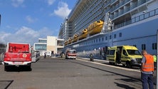 Imagem de Exercício de simulação de incêndio e evacuação junta equipas do «Anthem of the Seas»