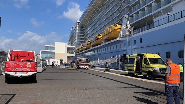 Imagem de Exercício de simulação de incêndio e evacuação junta equipas do «Anthem of the Seas»