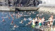 Mais de 370 pessoas cumpriram a tradição do primeiro mergulho do ano