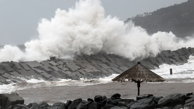Imagem de Aviso de mau tempo para orla marítima na Madeira em vigor até quarta-feira