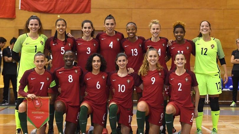 Imagem de Seleção nacional de futsal feminino passeia frente à Eslovénia