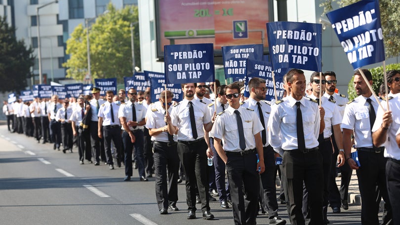 Mais de 400 pilotos protestam contra «injustiças» na gestão