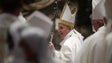 Papa critica «eutanásia disfarçada» contra idosos