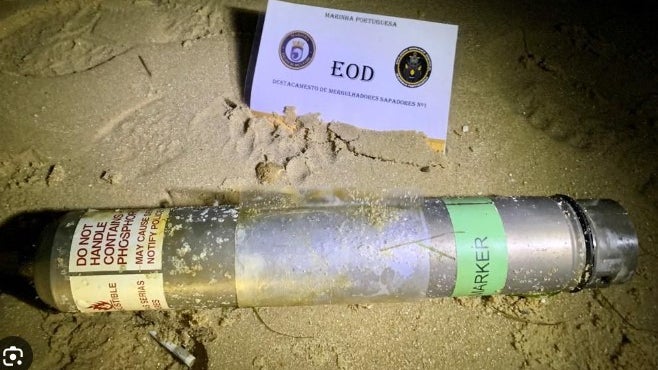 Imagem de Marinha inativa engenho explosivo na praia de Troia