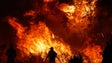 Quase 1.000 operacionais combatem fogo em Odemira