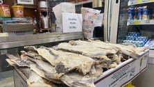 Imagem de Procura e venda de bacalhau aumenta por estes dias (vídeo)