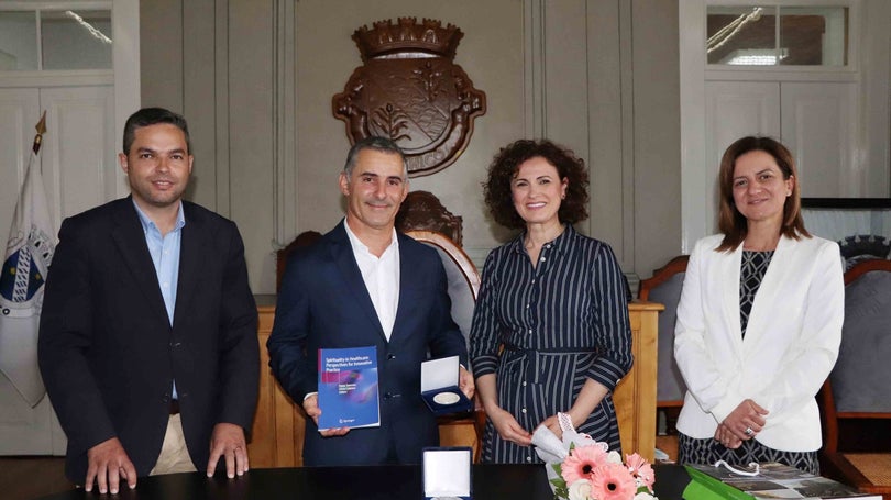 Imagem de Enfermeira Sílvia Caldeira congratulada na Câmara de Machico
