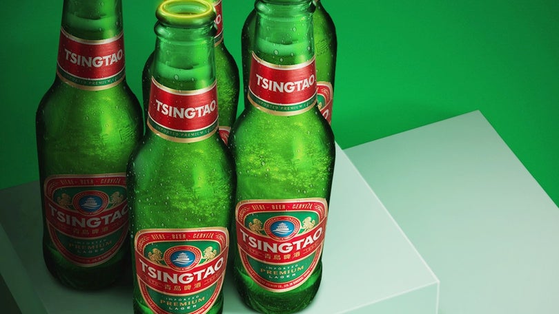 Cerveja Tsingtao investiga vídeo de funcionário a urinar nas matérias-primas
