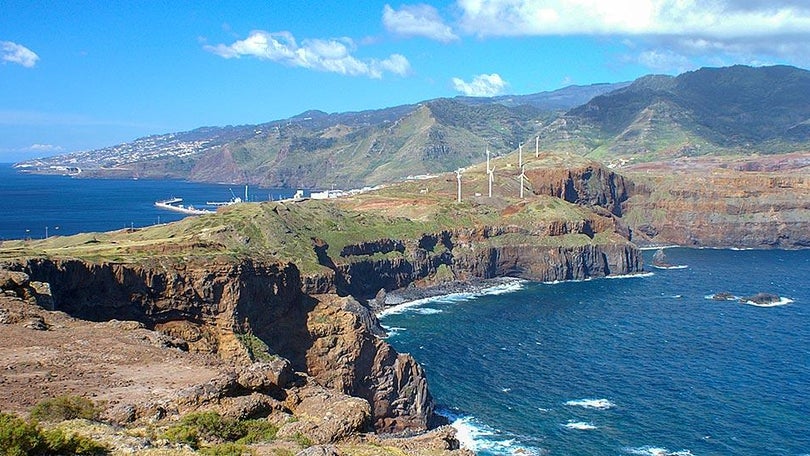 Resgate de corpo na falésia do Miradouro da Ponta das Comidas