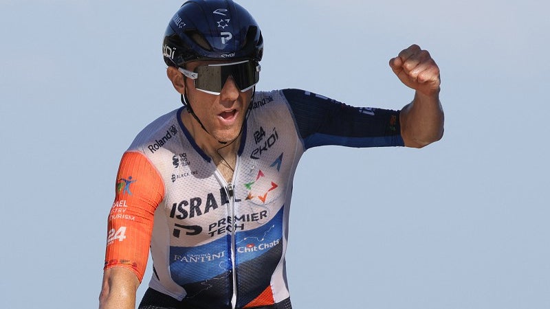 Imagem de Michael  Woods vence no alto do Puy de Dôme