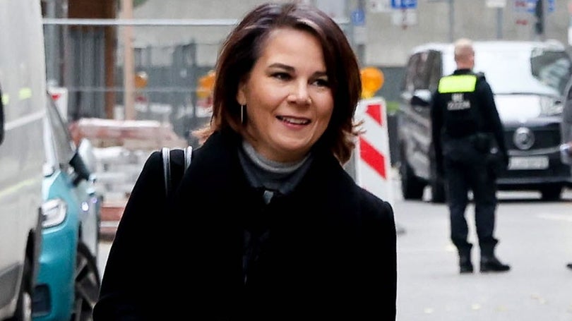 Imagem de Ministra alemã promete mais ajuda militar