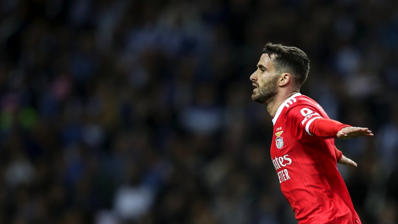Imagem de Encarnados reforçam liderança no Dragão