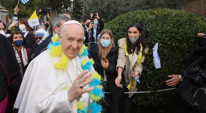 Papa deixa pergunta aos políticos