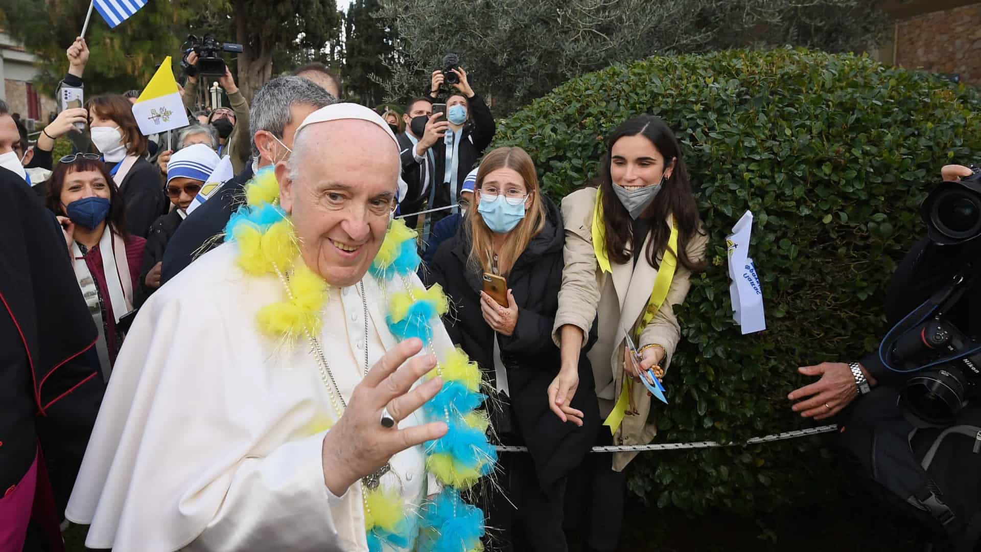Papa deixa pergunta aos políticos