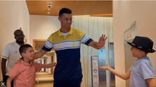 Imagem de Ronaldo envia avião com ajuda para vítimas dos terramotos