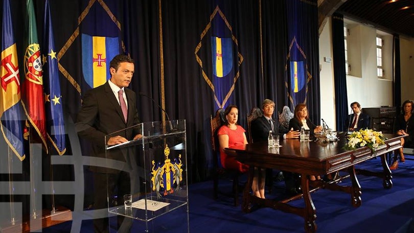 Imagem de Empossados novos membros do Governo da Madeira com críticas ao OE2018