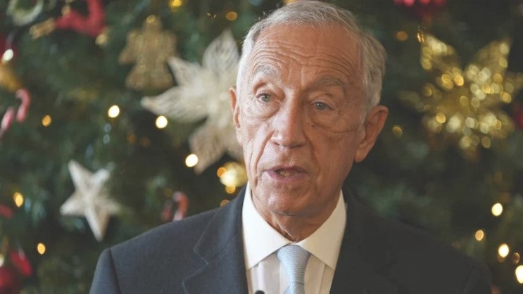 Imagem de Marcelo acha que prolongar restrições «é sensato»