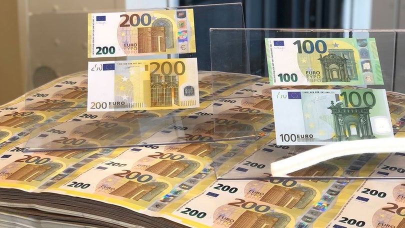 Novas notas de 100 e 200 euros entram em circulação amanhã