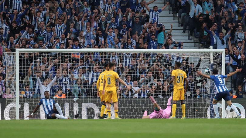 Imagem de Porto tremeu com o Vizela mas não cedeu