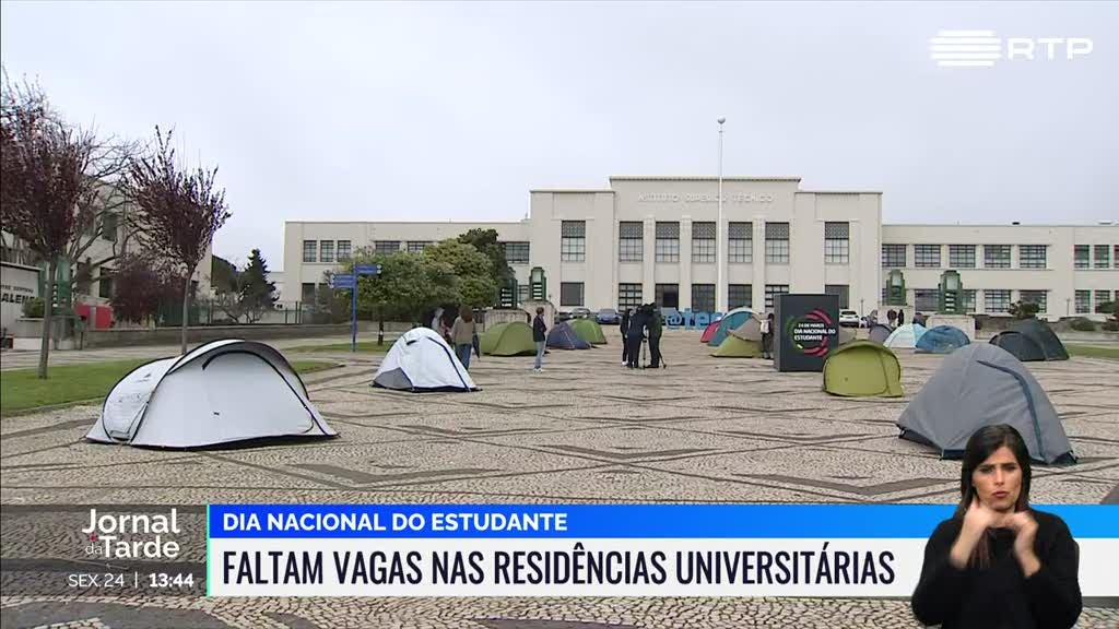 Estudantes protestam por falta de vagas nas residências universitárias