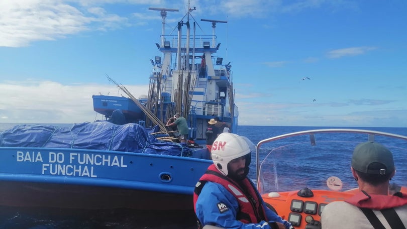 Imagem de Marinha coordena resgate de tripulante a bordo da embarcação «Baia do Funchal»