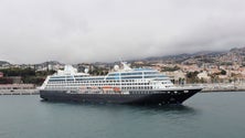 Imagem de Azamara Onward de regresso ao Porto do Funchal com 1062 pessoas