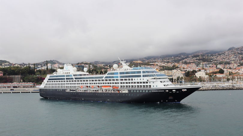 Azamara Onward de regresso ao Porto do Funchal com 1062 pessoas