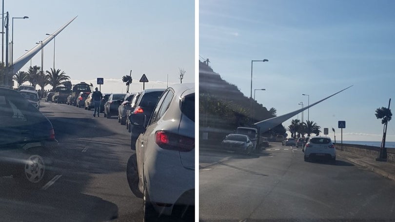 Imagem de Componente eólico condiciona trânsito à entrada do túnel da Madalena do Mar