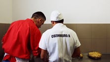 Imagem de Cozinheiros de terceira e empregados mesa de segunda passam a ganhar 619 euros