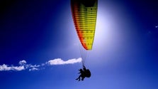 Imagem de Aula de parapente acaba em tragédia (vídeo)