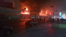 Imagem de Incêndio destruiu 268 estabelecimentos em mercado da capital da Venezuela
