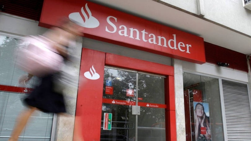 Imagem de Santander adia «temporariamente» medidas unilaterais