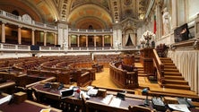 Imagem de Covid-19: Parlamento aprova prolongamento do estado de emergência