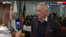 Imagem de Médicos com 25 e 50 anos de serviço distinguidos (vídeo)