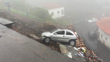 Imagem de Desabamento de estrada na Corujeira danifica uma viatura