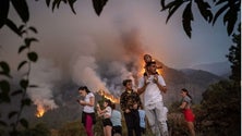 Imagem de Incêndio em Tenerife retira mais 12 mil pessoas de casa
