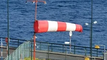 Imagem de Vento forte no mar leva a aviso de mau tempo