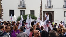 Imagem de Greve geral e concentração de docentes enquanto se discute OE