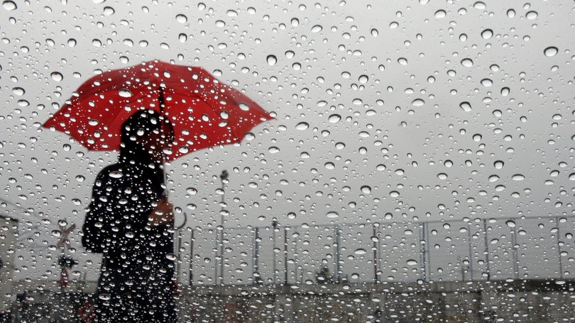 Imagem de Madeira sob aviso amarelo devido à chuva