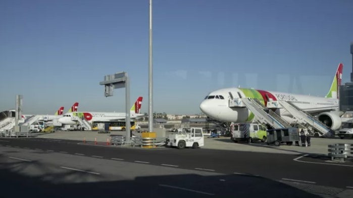Imagem de 35 pilotos e 28 tripulantes de cabina despedidos
