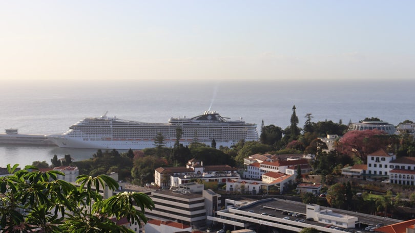 «MSC Preziosa» regressou hoje ao Porto do Funchal, com 4 666 pessoas a bordo