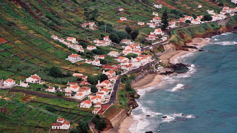 Imagem de Açores regista 4 mortes e 799 novos casos