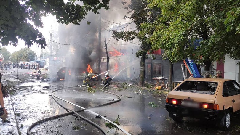 Pelo menos 16 mortos em ataque russo a mercado no leste da Ucrânia