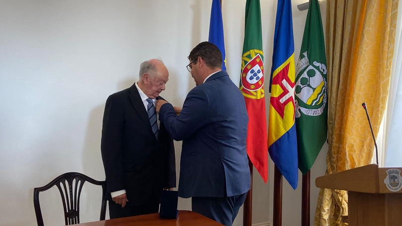 Imagem de Alberto João Jardim recebeu medalha de honra da cidade