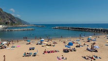Imagem de Tempo quente levou muitos madeirenses às praias (Vídeo)