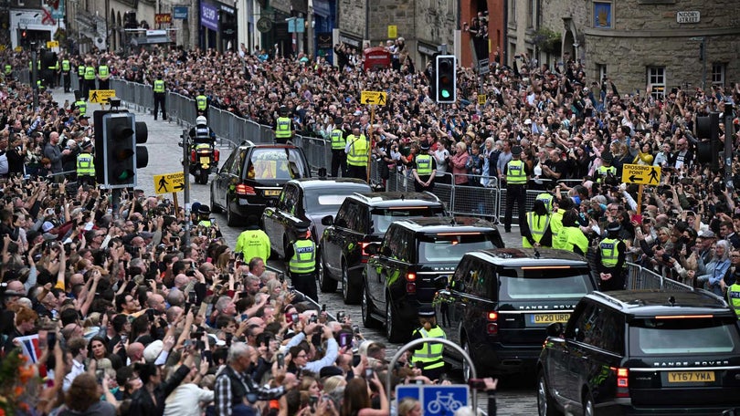 Imagem de Urna da rainha Isabel II chegou a Edimburgo