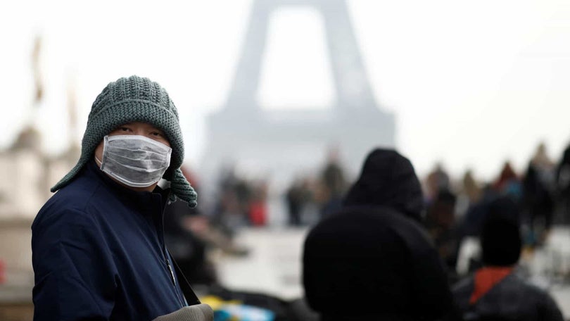 Imagem de Covid-19: Mais 417 mortos em França, total quase nos 18 mil